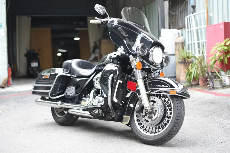 Harley-Davidson 哈雷 Touring FLHTCU 牛頭 豪華版．第 6 張