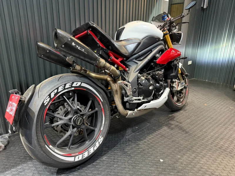 TRIUMPH 凱旋 Speed Triple 1050R．第 9 張