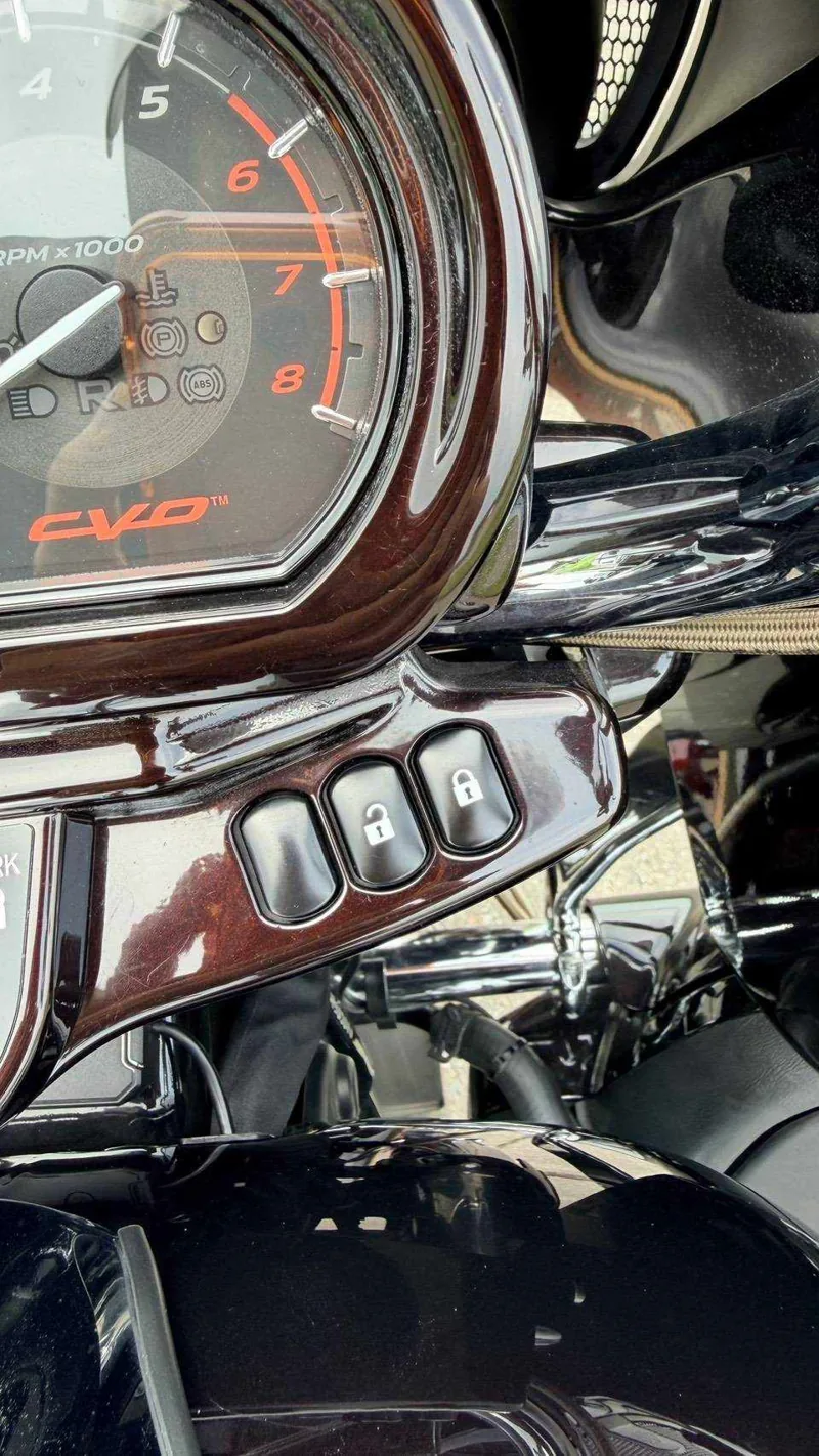 哈雷 120 週年 CVO Road Glide Limited Anniversary．第 2 張