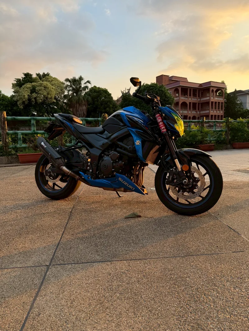 suzuki gsx-s750