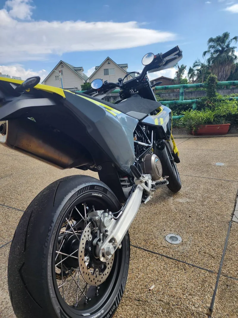 Husqvarna 701 Supermoto．第 3 張